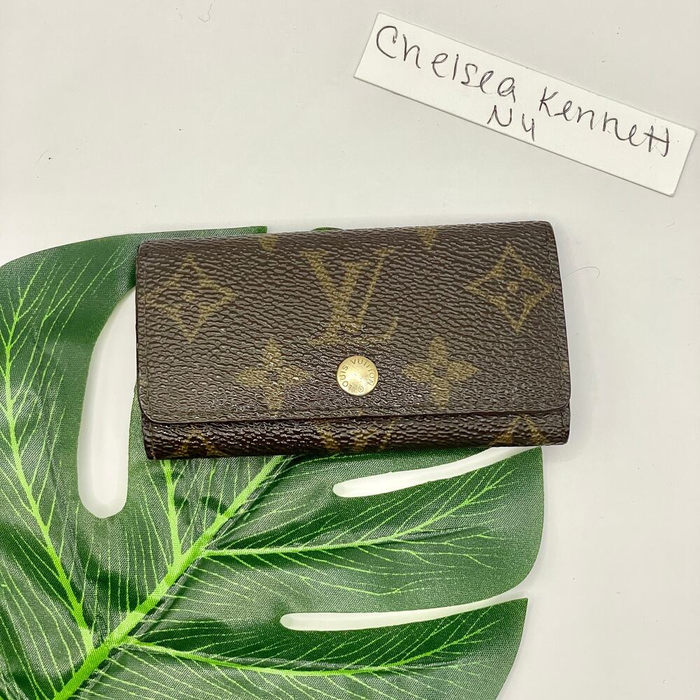Louis Vuitton 4 Key Holder Chain Monogram Canvas Wallet SLG